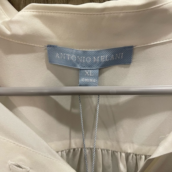 NWT. Antonio Melani White Top - Picture 2 of 3